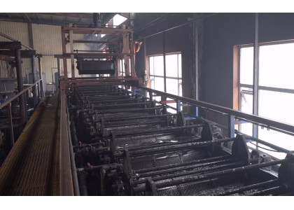 How is the hot dip galvanizing layer formed on the screw surface